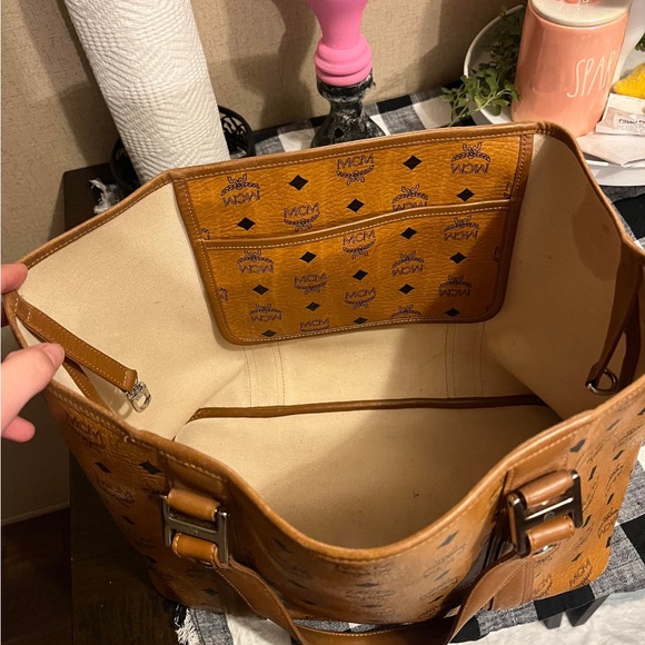 MCM authentic purse perfect condition - Picture 5 of 6